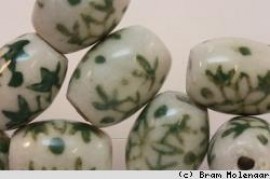 Ceramic oval white / light Green 19 * 14mm - per piece - #14303